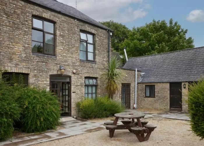 Hunters Hall Tetbury by Greene King Inns