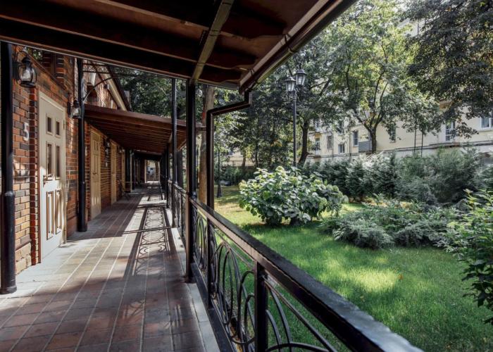 11 Hotel & Garden Hotel