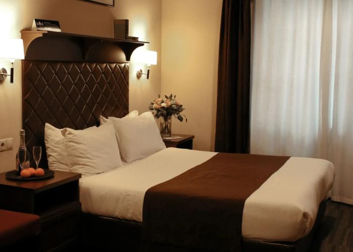 11 Hotel & Garden Hotel