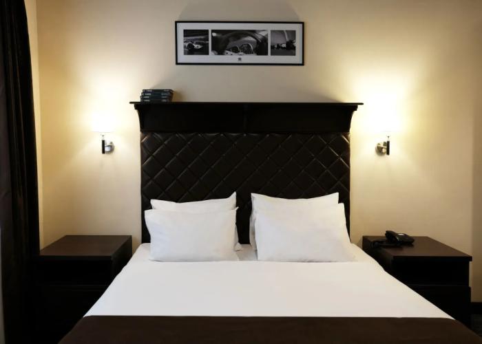 11 Hotel & Garden Hotel