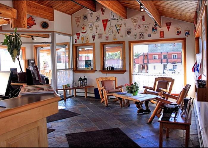 Rocky Mountain Ski Lodge