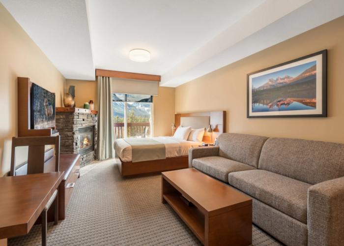 Falcon Crest Lodge by CLIQUE