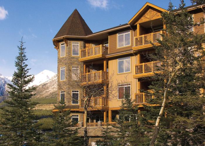 Falcon Crest Lodge by CLIQUE