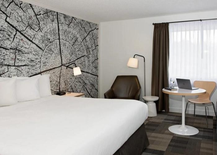 Coast Canmore Hotel & Conference Centre