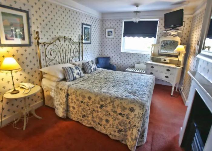 Rowley Manor Hotel