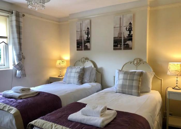 Rowley Manor Hotel