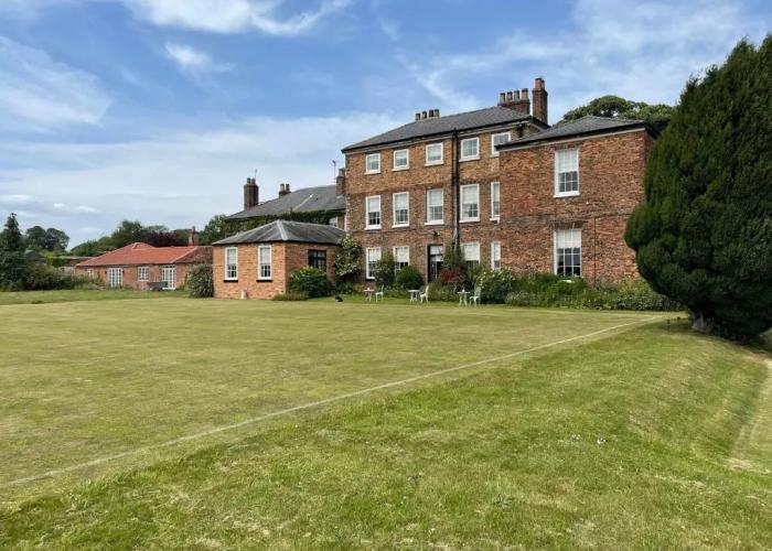 Rowley Manor Hotel