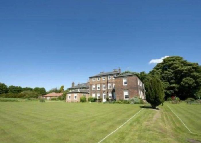 Rowley Manor Hotel