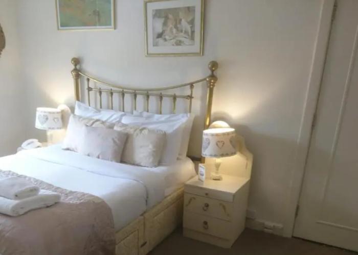 Rowley Manor Hotel
