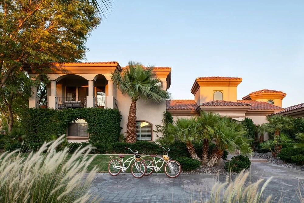 Villa Verbena by Avantstay Expansive Estate w/ B-ball Court, Pool/spa & Entertainer's Yard