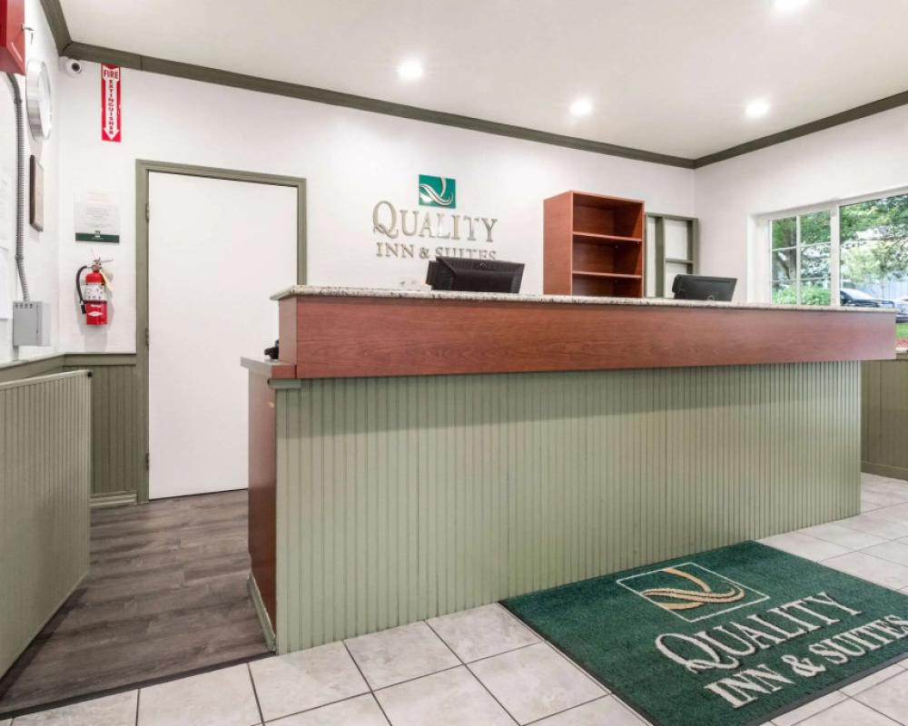 Quality Inn & Suites Bainbridge Island