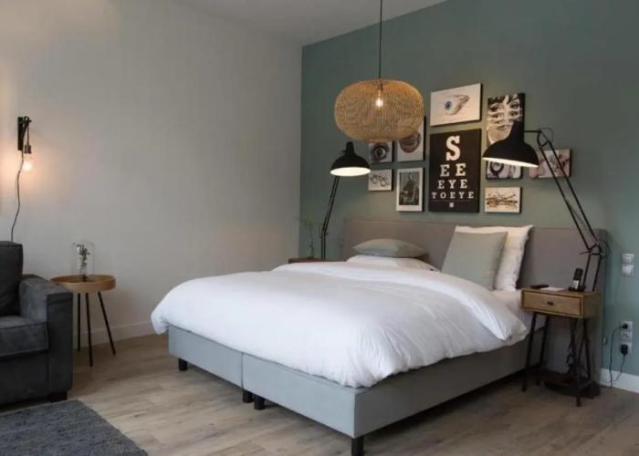 Eye Hotel