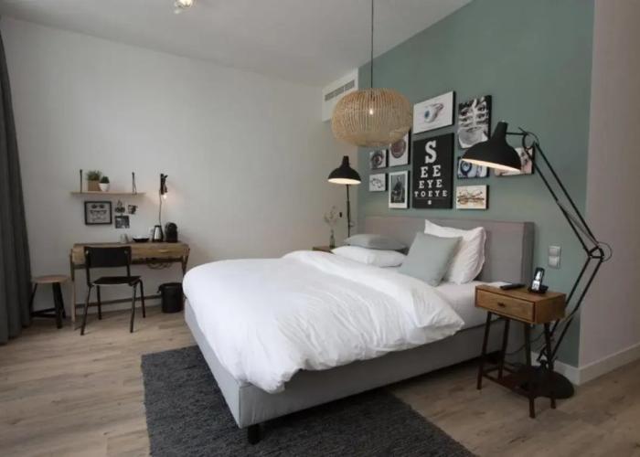 Eye Hotel