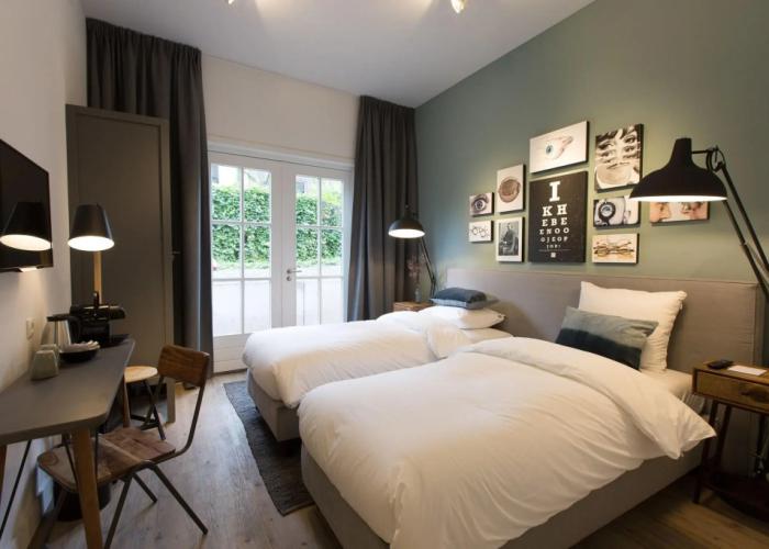 Eye Hotel