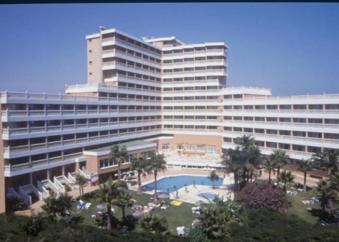 Hotel Parasol by Dorobe