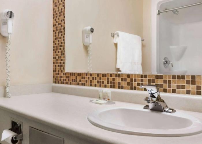 Days Inn by Wyndham Leamington
