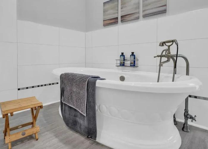 Coastal #1 and Cozy #2 - Seacliff Beach Suites
