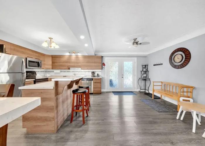 Park Bungalow #4 - Seacliff Beach Suites