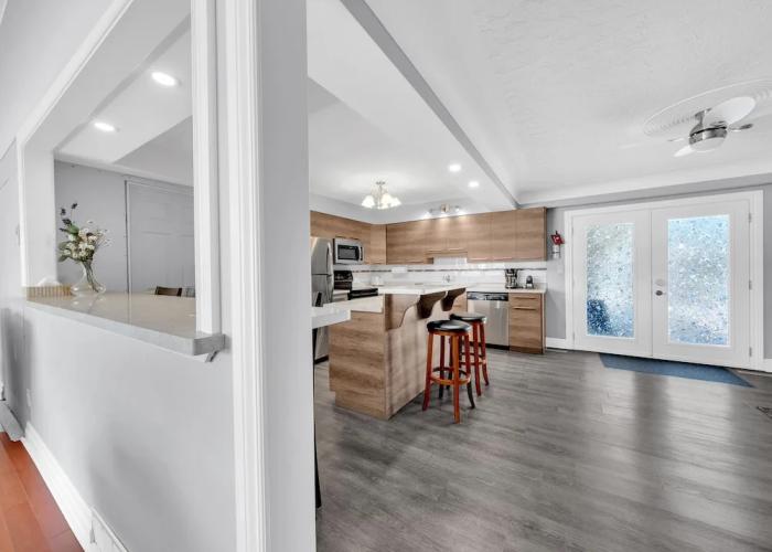 Park Bungalow #4 - Seacliff Beach Suites