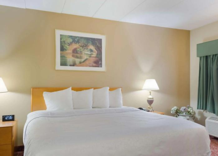 All Seasons Inn & Suites