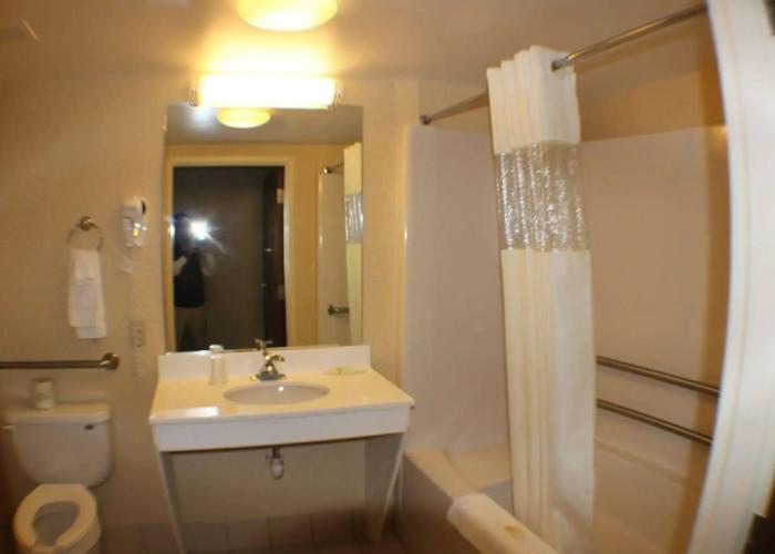 All Seasons Inn & Suites