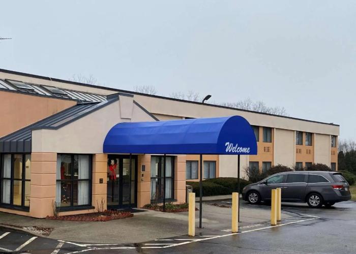 All Seasons Inn & Suites