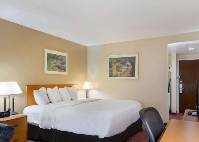 All Seasons Inn & Suites