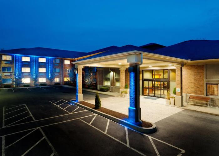 Holiday Inn Express and Suites by IHG