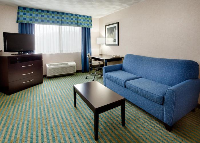 Holiday Inn Express and Suites by IHG