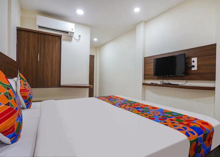 Fabhotel V Grand