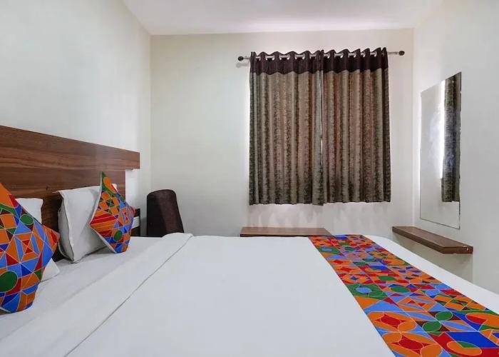 Fabhotel V Grand