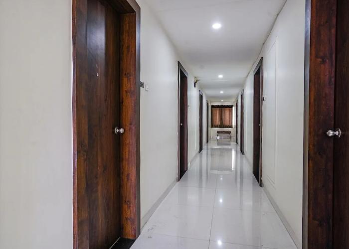 Fabhotel V Grand