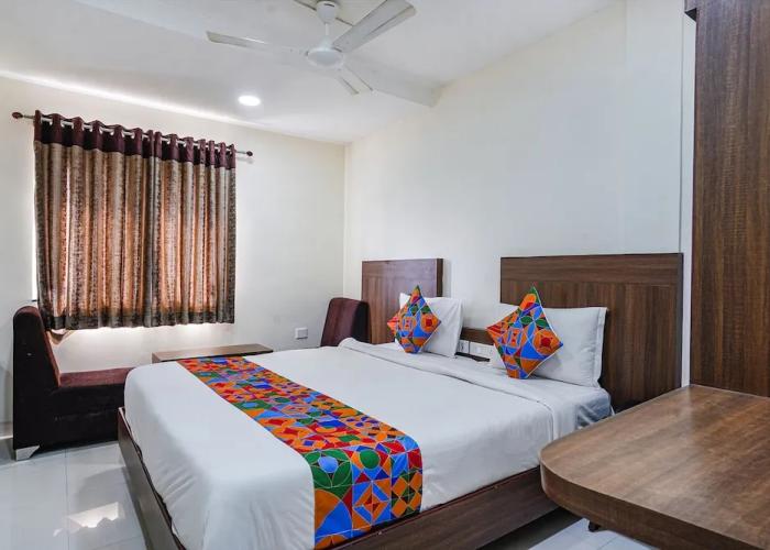 Fabhotel V Grand