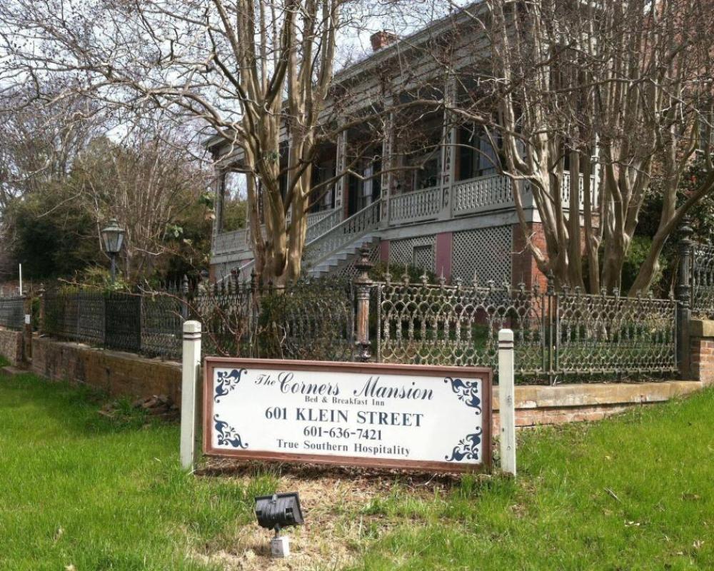 Corners Mansion Inn - A Bed & Breakfast