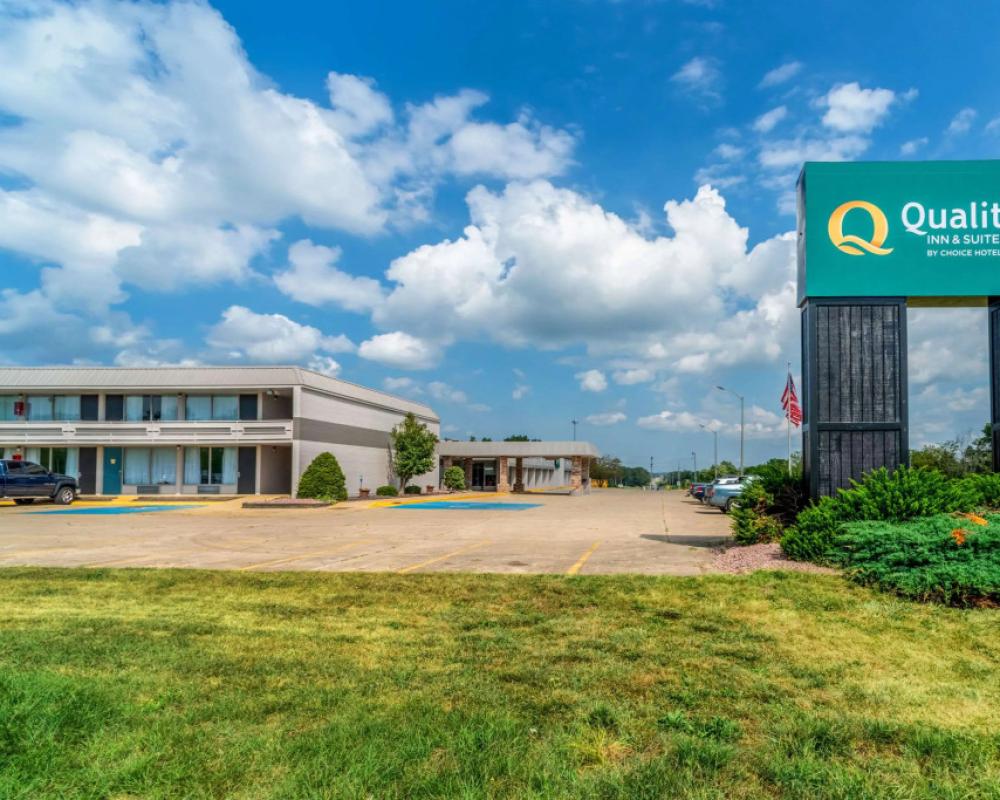Quality Inn & Suites Vandalia near I-70 and Hwy 51