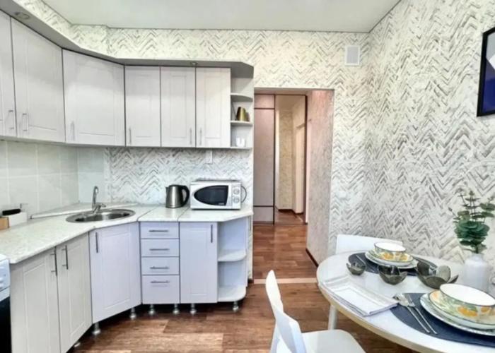 Ekonom na Druzhby 7/22  Flat