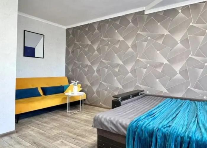 Ekonom na Druzhby 7/22  Flat