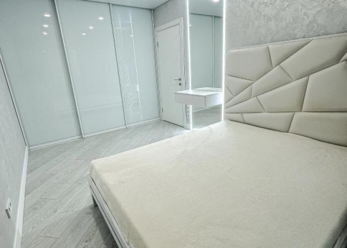 Na Chkalova Posle Remonta, 2 Komnaty: Gostinaya i Spalnya Apartments