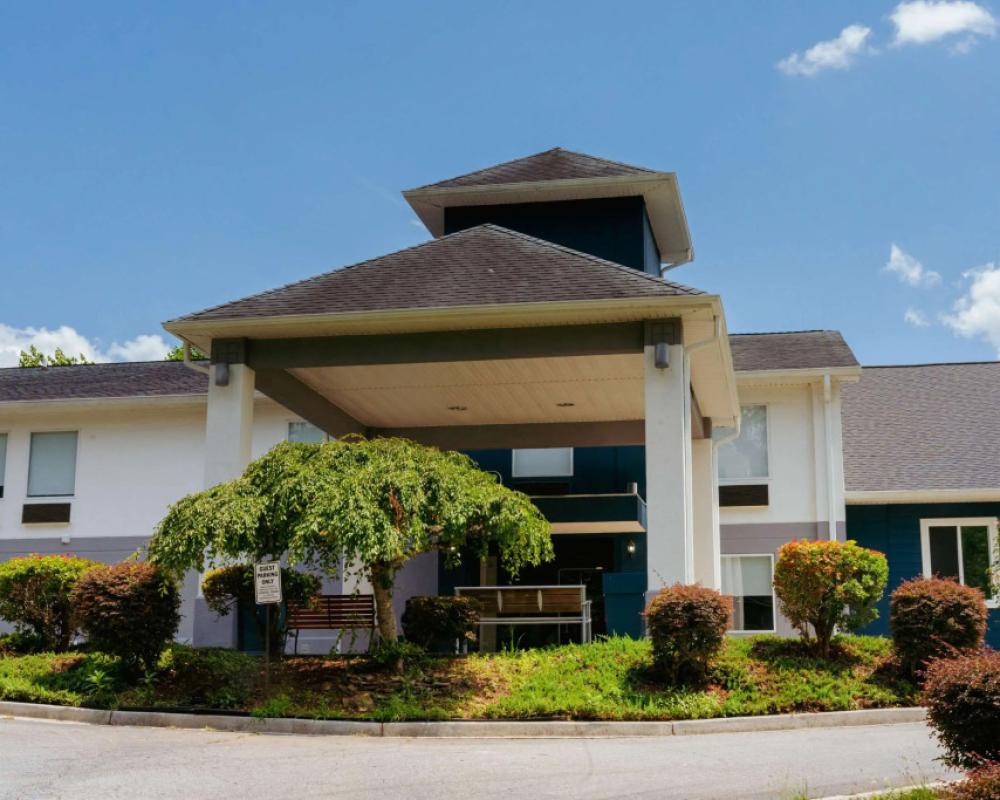 Clarion Pointe-Dillard near Blue Ridge Mountains