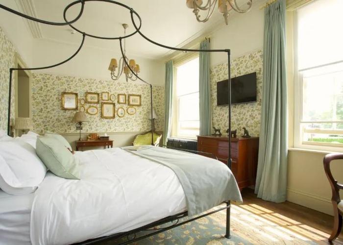 Crown Hotel