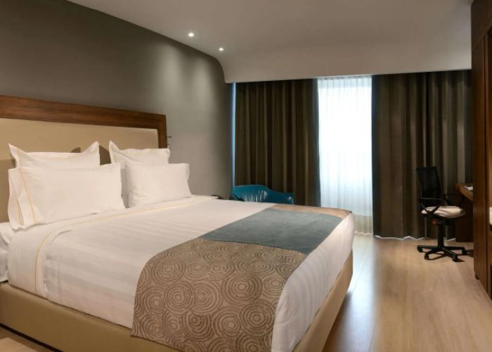 HS HOTSSON Hotel Irapuato