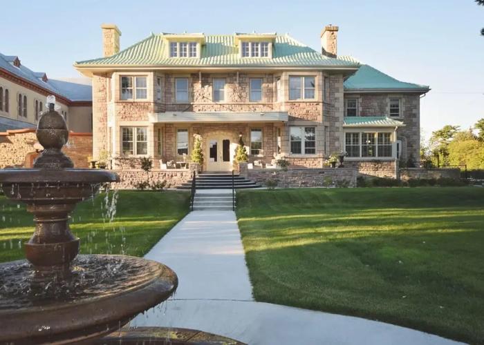 Manoir Chamberland (Adults Only, No Pets)