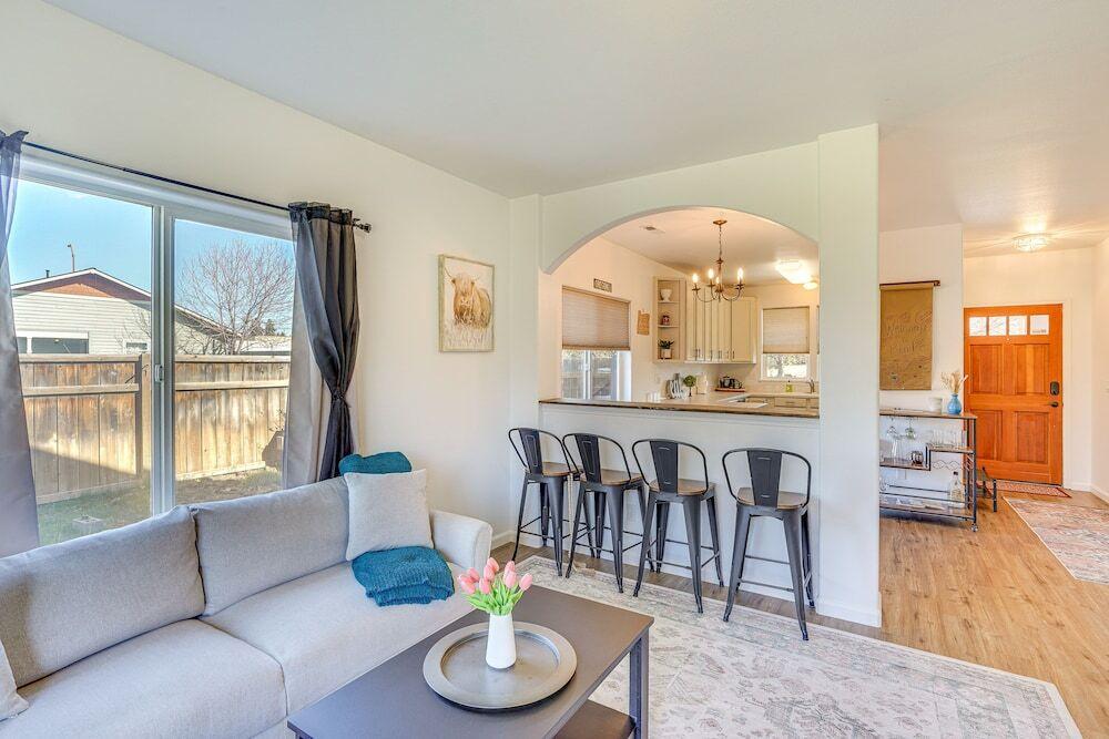 Charming Bend Home w/ Porch & Yard: Great Location