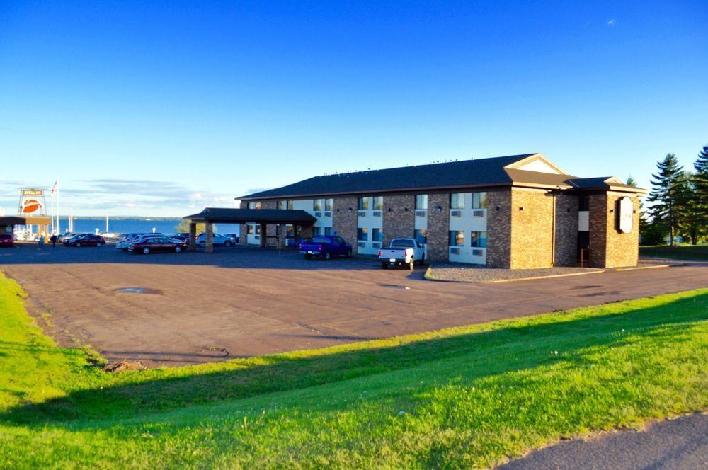 The Washburn Inn - On the Lake