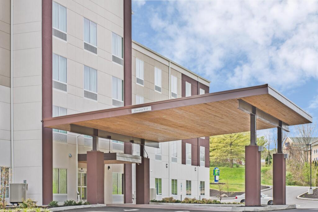Holiday Inn Express & Suites New Cumberland by IHG