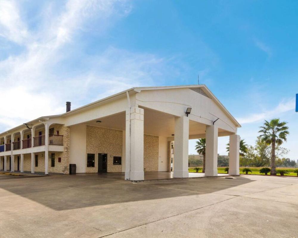 Scottish Inn & Suites