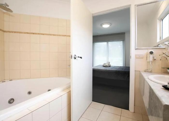 Apartments 521