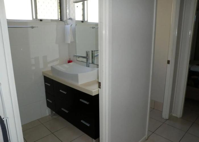 Airlie Apartments