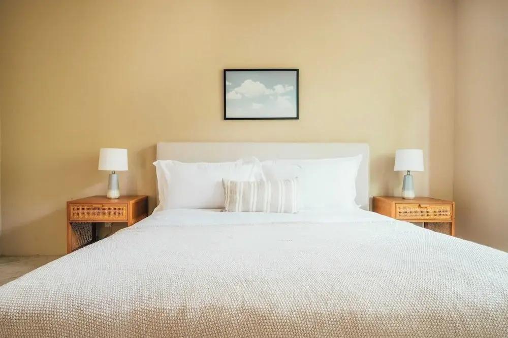 Firefly by Avantstay Spacious Backyard w/ Pool& Hot Tub!