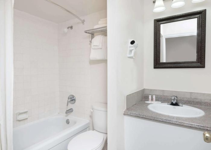 Super 8 by Wyndham Cambridge/Kitchener/Waterloo Area